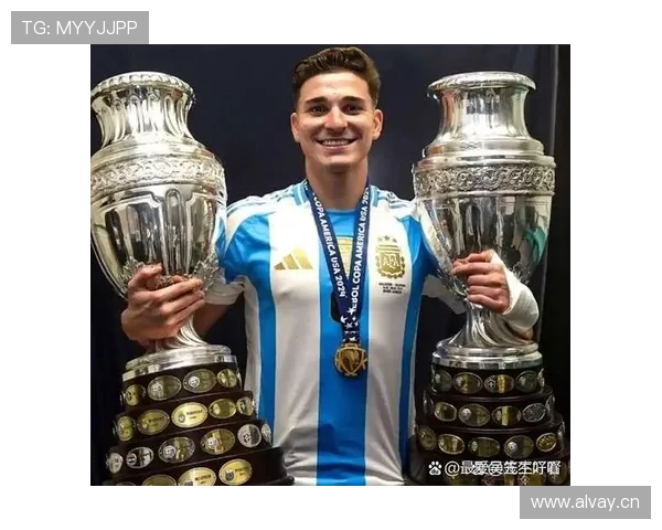 世界杯冠军核心成员：阿尔瓦雷斯的最高荣誉