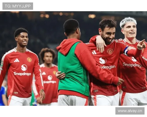 曼联危机四伏：滕哈格的战术实验彻底失败，豪门地位岌岌可危，球队内部矛盾暴露！