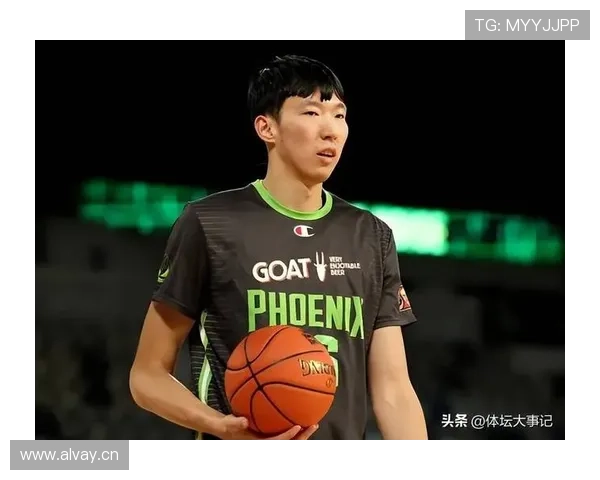 周琦这生活也太反差了，赛场上猛猛的，家里却爱种花养猫成小奶爸了？！