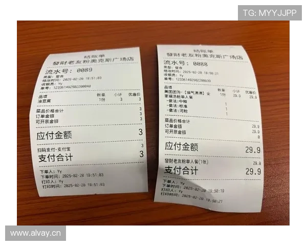 刷到费钰婷的生活照，随手一顿吃饭账单就把我半年的工资吞了，酸到发抖