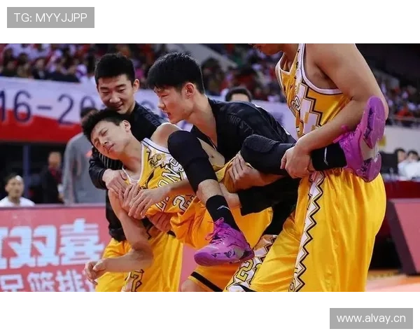 孙铭徽家里那厨房都比我工资高，这啥人生真没法比