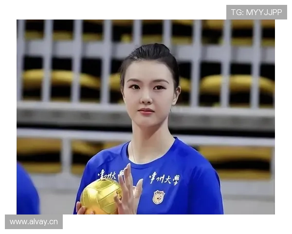 张常宁在家叠衣服都像在发球