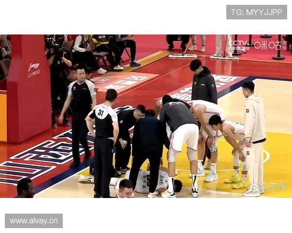 身体接触判罚标准是什么？如何界定合理对抗与犯规？